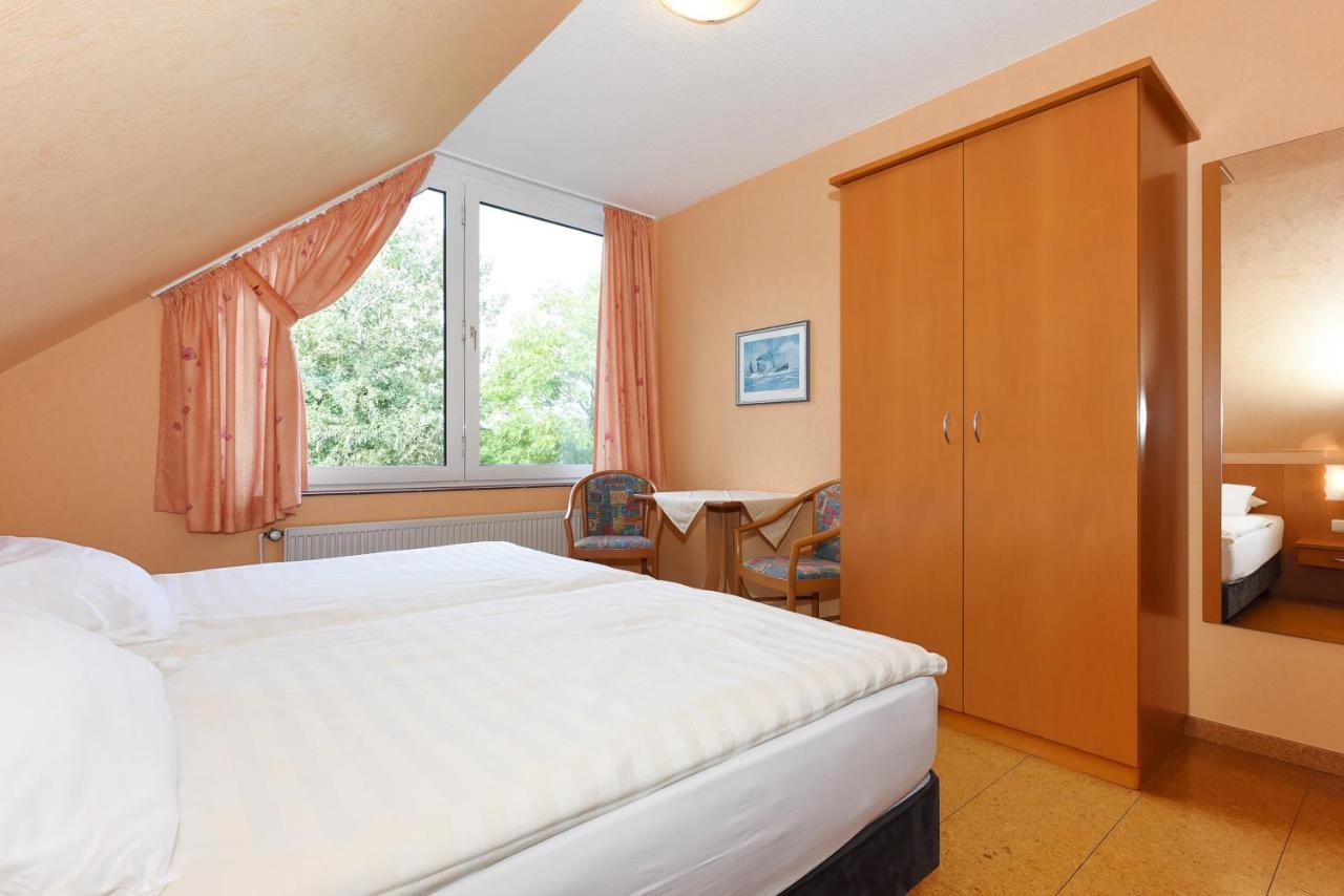 Hotel-Pension Altes Siel Bensersiel Exterior photo