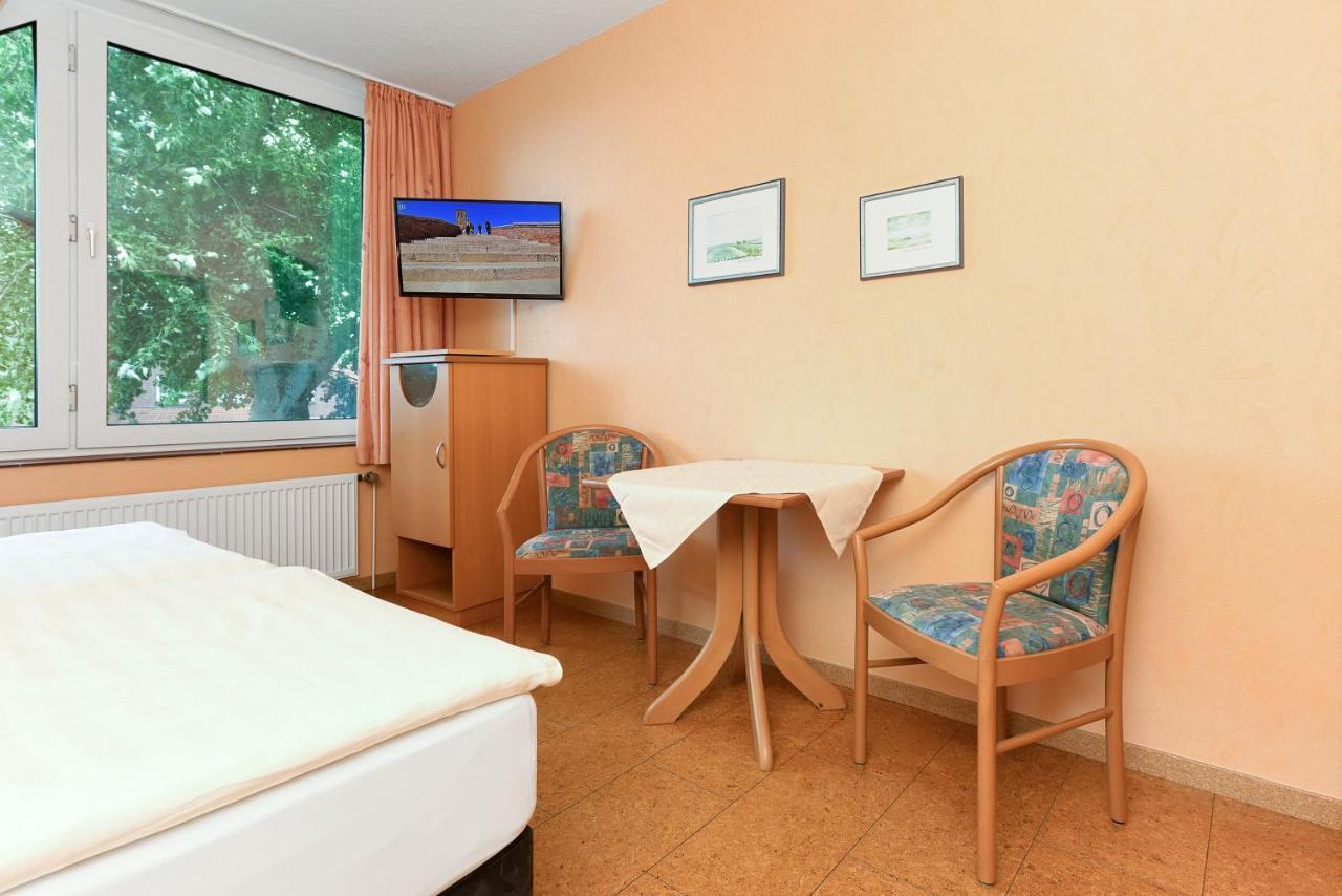Hotel-Pension Altes Siel Bensersiel Exterior photo