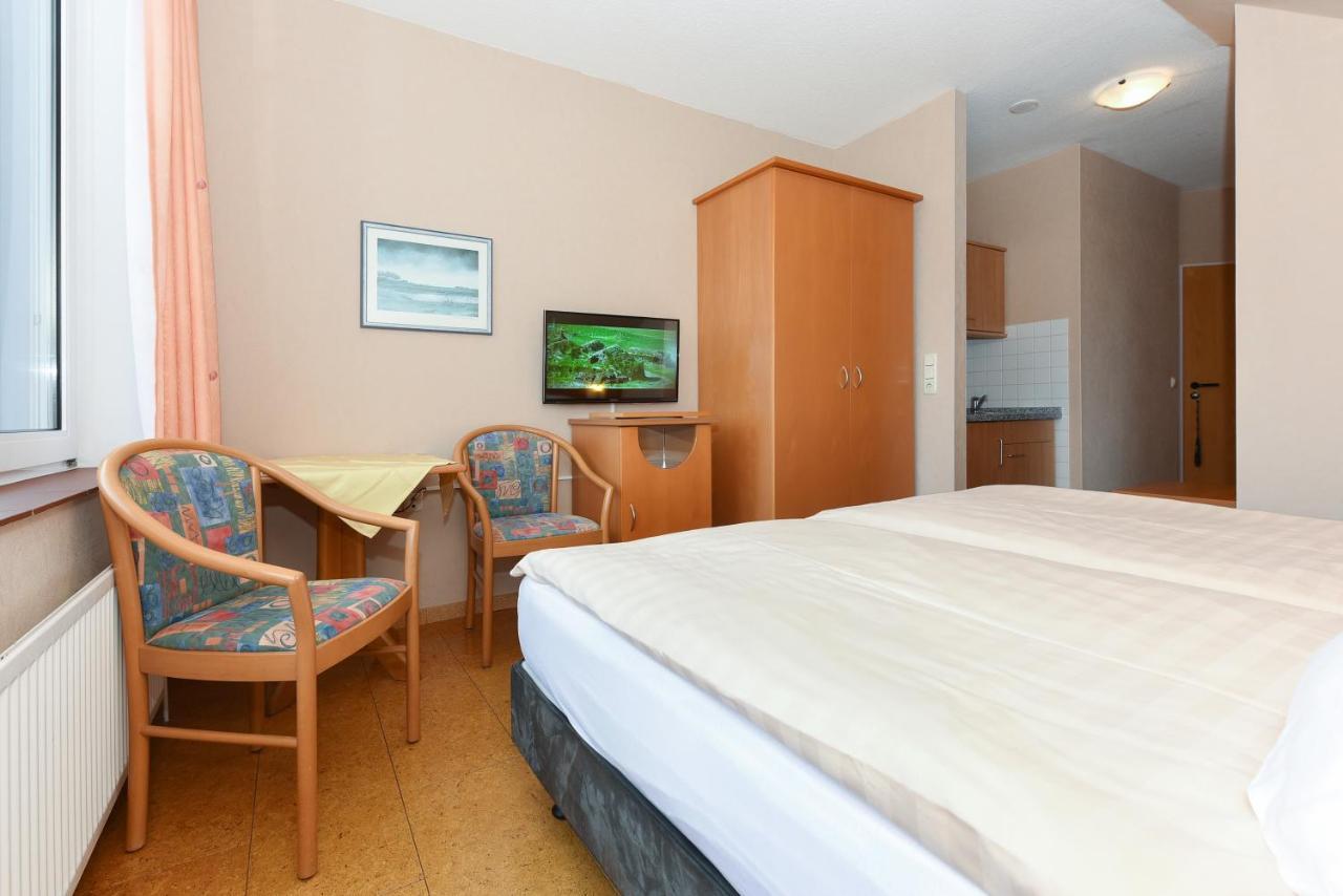 Hotel-Pension Altes Siel Bensersiel Exterior photo